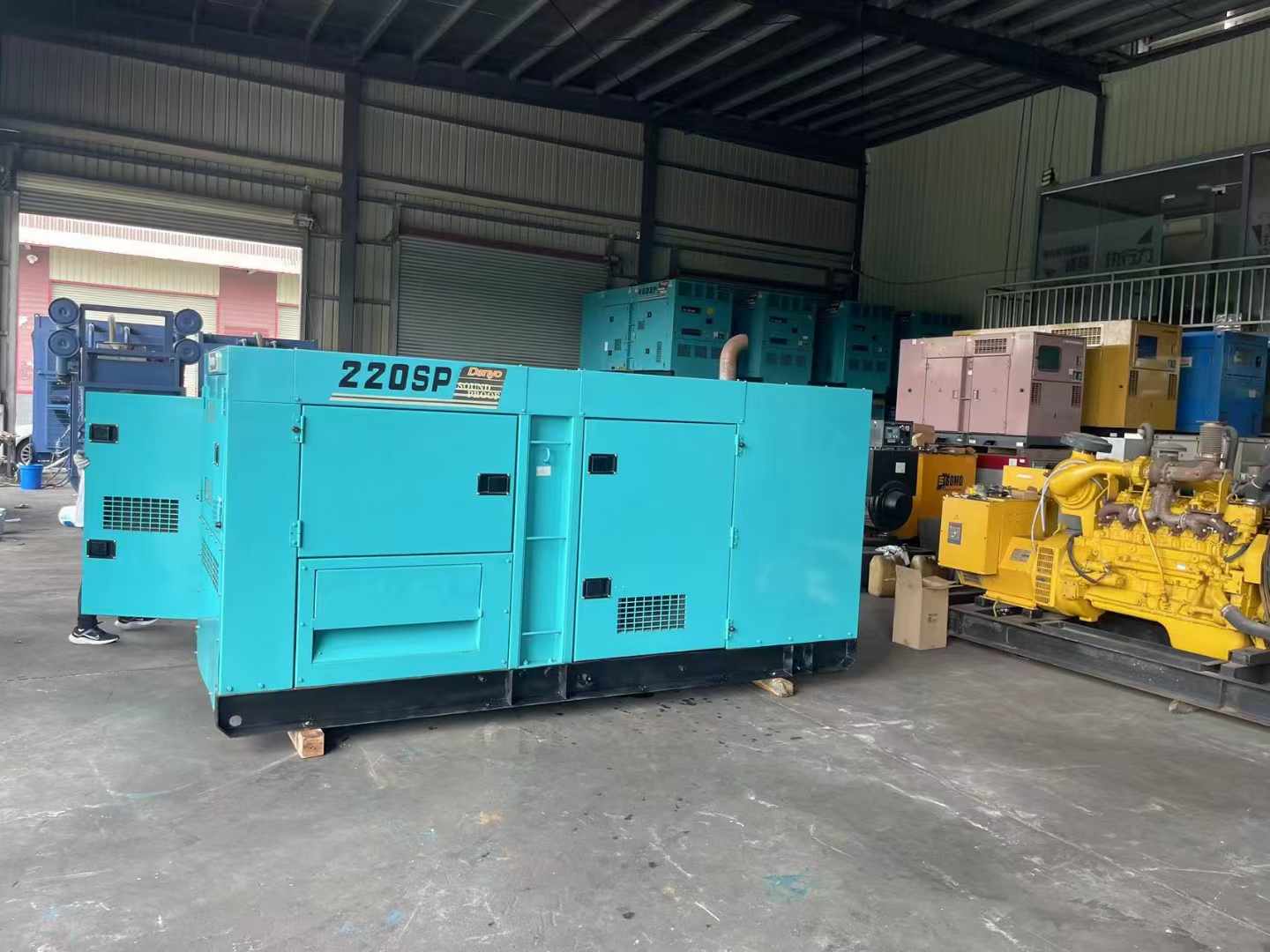 应急800kW 柴油发电机的输出电流波动范围是多少？