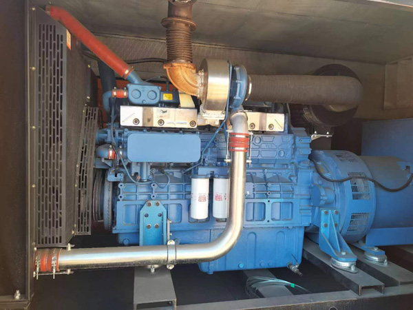 应急柴油发电机组一般有几种电压输出？