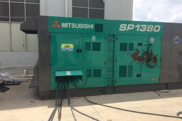 应急为什么有些柴油发电机组的输出电压可以调节？