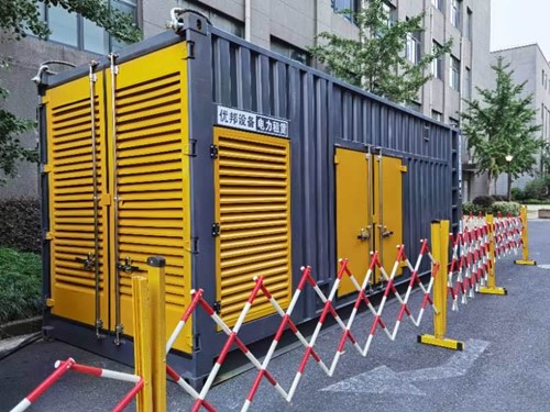 应急如何使用转速表检查发动机的转速？