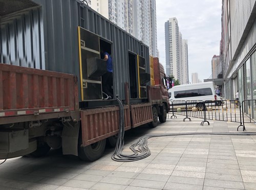 应急冷却液不足的情况下如何检查柴油发电机组？