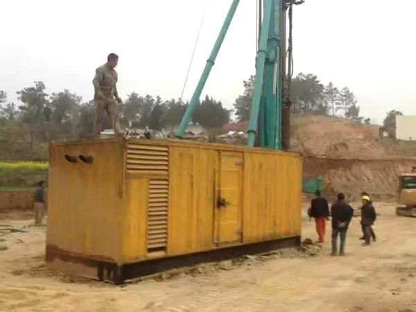 应急如何判断水冷式机油散热器密封件是否需要更换？