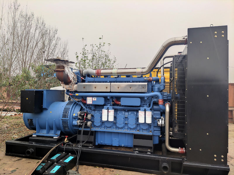 应急柴油发电机组更换机油时，应遵循哪些步骤？